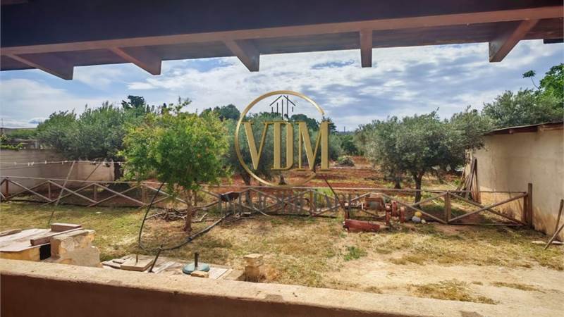 Casa Indipendente su Unico Livello con Grande Giar