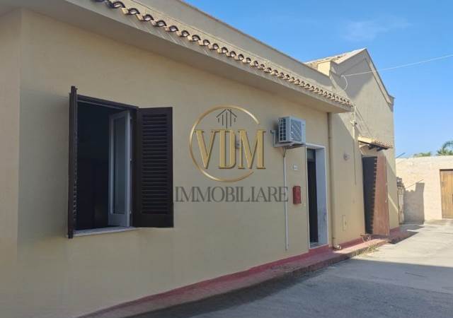 VDM IMMOBILIARE PROPONE IN VENDITA: CASA SINGOLA  CON AMPIO SOPPALCO